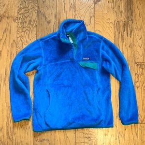 Patagonia blue with green trim snap retool pullover. Size womens medium.